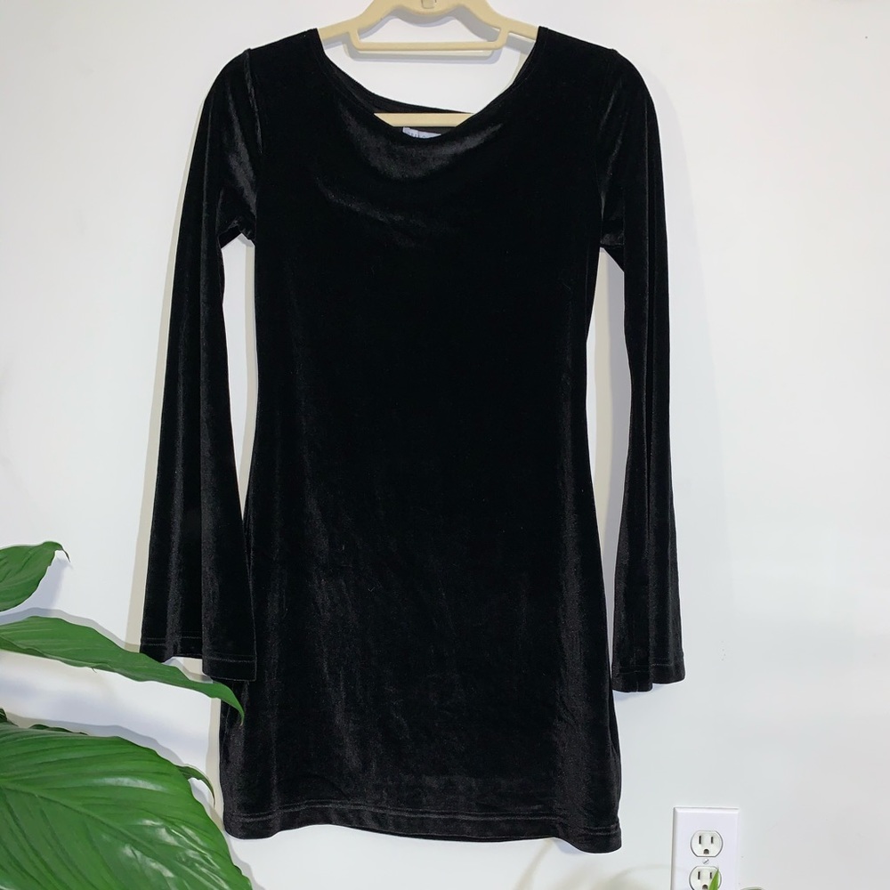 urban outfitters velvet bell sleeve dress